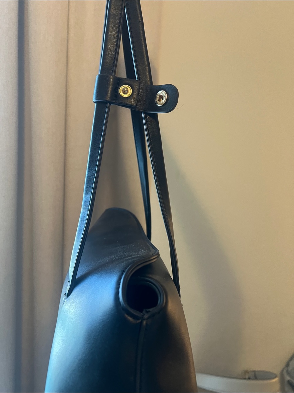 Black Wide Minimalist Shoulder Bag - Picture 6 of 6